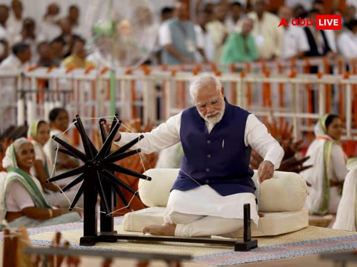 KVIC Sales Jumps By 332 Percent in 9 Years To 134623 Crore Rupees Due TO PM Modi Push For Khadi India Khadi India: खादी और उससे जुड़े प्रोडक्ट्स की भारी मांग के चलते सेल्स में रिकॉर्ड उछाल, 2022-23 में 1,34,623 करोड़ रुपये की बिक्री