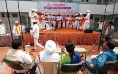 Supriya Sule : खासदार सुप्रिया सुळे कीर्तनात तल्लीन