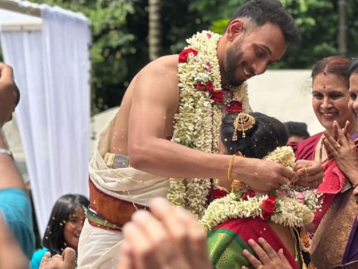 Indian fast bowler Prasidh Krishna get married during the World test Championship final see first photo of the wedding WTC Final के बीच इस भारतीय तेज़ गेंदबाज़ ने रचाई शादी, सामने आई विवाह की पहली तस्वीर