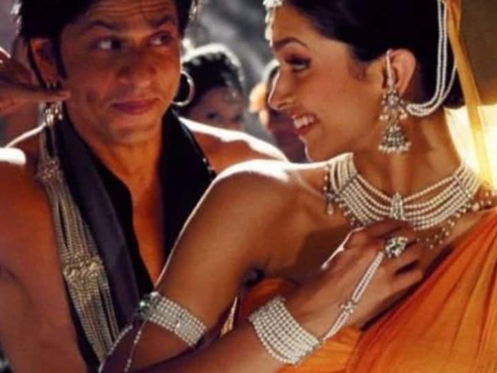 SRK's Om Shanti Om song: शारुख खान की ओम शांति ओम गाने में लगभग 30 बॉलीवुड स्टार्स नजर आए थे. हालांकि, आमिर खान सहित कुछ सितारों ने इसमें काम करने से मना कर दिया था. जानें क्या थी वजह.