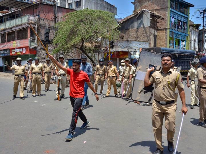 Maharashtra Kolhapur Violence 36 people arrested after violence 5 minors Section 144 imposed Maharashtra: कोल्हापुर में हिंसा के बाद 36 लोग गिरफ्तार, शहर में इंटरनेट बंद, धारा 144 लागू