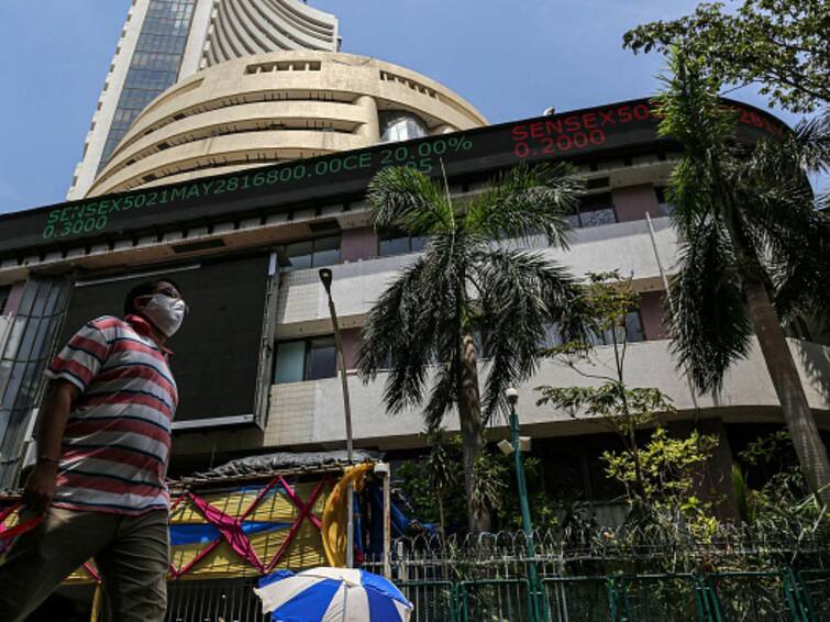 Sensex Sheds 294 Points Nifty Closes Below 18,650 Post-RBI MPC Outcome IT FMCG Top Drag Stock Market BSE NSE Stock Market: Sensex Sheds 294 Points, Nifty Closes Below 18,650 Post-RBI MPC Outcome. IT, FMCG Top Drag