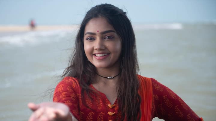 এই ভূমিকায় দেখা যাবে অভিনেত্রী দিব্যানী মণ্ডল (Divyani Mondal)-কে। এই ধারাবাহিকের হাত ধরেই ছোটপর্দায় পা রাখছেন তিনি।