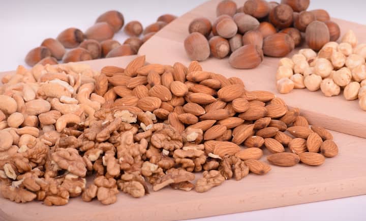 ভাত-ডালের পরিবর্তে হোল গ্রেনের উপর ভরসা রাখা দরকার। কারণ, এই জাতীয় খাবারে ফাইবার থাকে। এতে অনেকক্ষণের জন্য খিদের উদ্রেক হয় না।