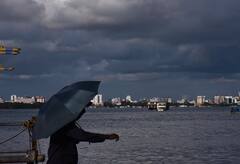 Monsoon Secial Marathi Song: 'चिंब भिजलेले'ते 'अधीर मन झाले'; या पावसाळ्यात 'ही' मराठी गाणी नक्की ऐका!