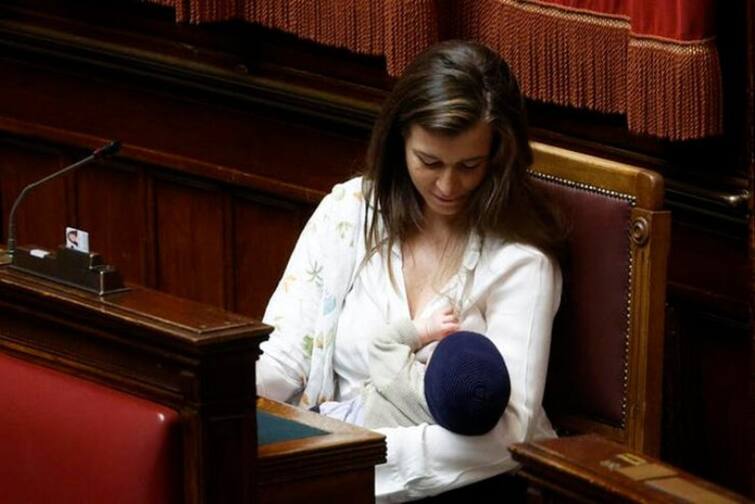 Italian Lawmaker Breastfeeding: MP breast feeding the child in Parliament, became the first woman to do so પહેલી વખત કોઈ સ્ત્રીએ સંસદમાં બાળકને સ્તનપાન કરાવ્યું, જાણો ક્યા દેશમાં આ ઘટના બની
