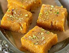 Mango Barfi: आंब्याच्या लस्सीपेक्षाही स्वादिष्ट आंब्याची बर्फी; एकदा नक्की बनवून पाहा, लहान मुलांनाही आवडेल