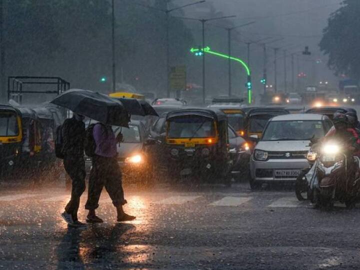 India Meteorological Department has announced that southwest monsoon rains will start in the next 24 hours. Southwest Monsoon: கேரளாவில் தொடங்கும் தென்மேற்கு பருவ மழை.. அடுத்த புயல் உருவாகும் என தகவல்.. தமிழ்நாட்டில் இதன் தாக்கம் இருக்குமா?