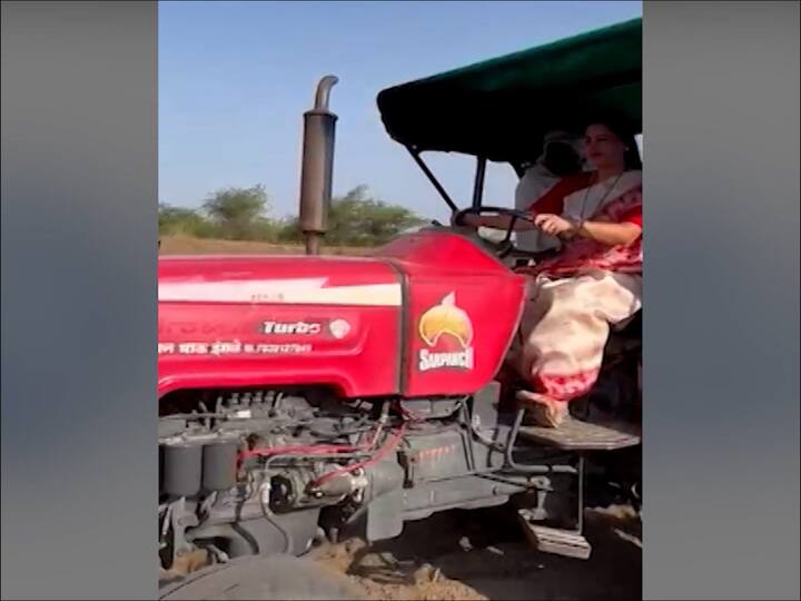 स्वतः ट्रॅक्टर चालवत नवनीत राणा यांनी शेतीची मशागत केली.