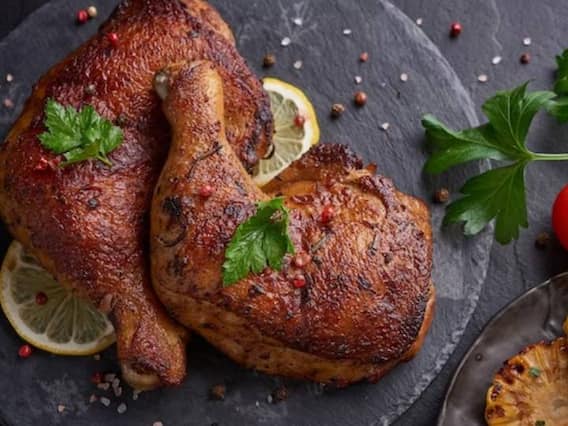 Rosemary Grilled Chicken: स्वादिष्ट चिकन रेसिपी के लिए तरस रहे हैं तो बनाएं ये रेसिपी, दिल हो जाएगा खुश