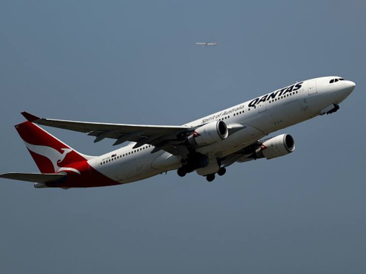 Australia Qantas Airlines Allows Crew To Ditch High Heels Wearing Makeup For Any Gender Aviation News Qantas Airline Allows Crew To Ditch High Heels, Wearing Makeup For Any Gender