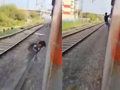 चलती ट्रेन पर स्टंट करना पड़ा भारी, पिलर से टकराया शख्स, पलक झपकते ही चली गई जान