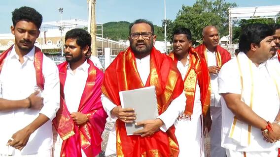 Writer Chinnikrishna At Tirumala: Pan India Movie తీయబోతున్నట్టు ప్రకటించిన చిన్నికృష్ణ