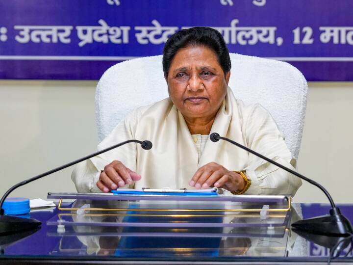 UP Politics BSP Party Supremo Mayawati engaged in preparations for Lok Sabha Election 2024 ANN UP Politics: बीएसपी लोकसभा चुनावों की तैयारी में जुटी, मायावती ने पार्टी नेताओं को दिया ये टास्क