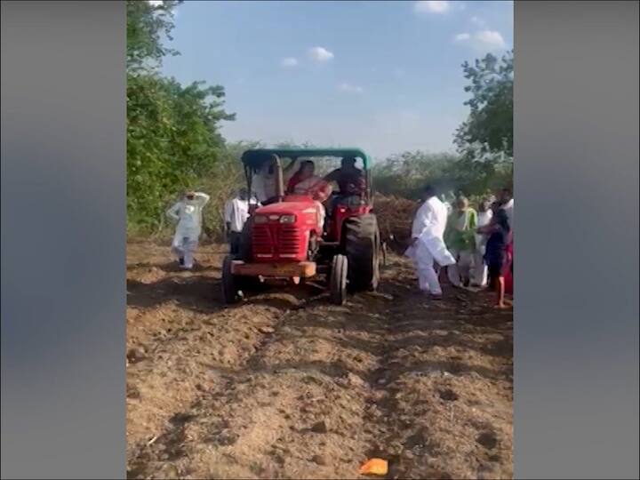 खासदार नवनीत राणा यांच्याकडून पेरणीपूर्व कामाचा आढावा.