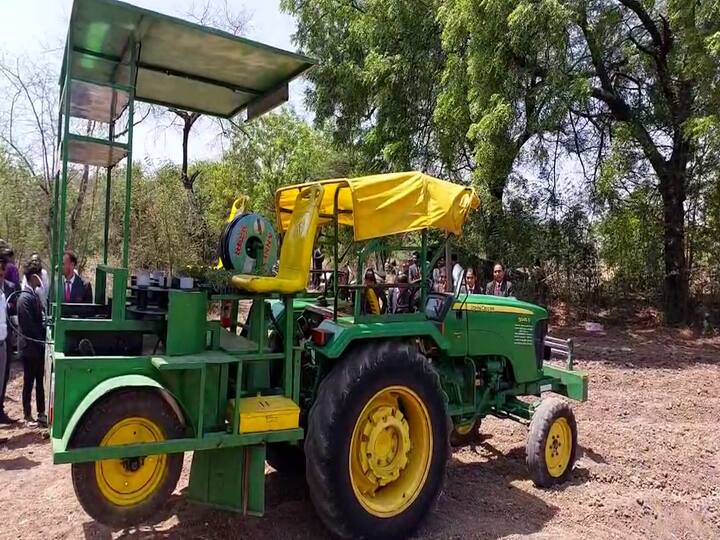 या यंत्राला देशपातळीवर झालेल्या राष्ट्रीय स्पर्धेत प्रथम क्रमांक मिळाला आहे मजूर मिळत नसताना आणि वेळ वाचविण्यासाठी यंत्राचा मोठा उपयोग भविष्यात बळीराजाला होईल असा विश्वास व्यक्त केला जात आहे.