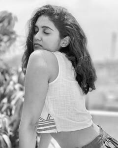 Rinku Rajguru : आर्चीचा सिंपल लूक भावतोय... रिंकू राजगुरूचे फोटो व्हायरल