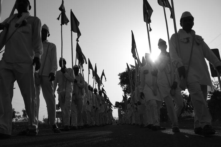 झिरो फाटा ते श्रीक्षेत्र त्रिधारा पर्यंत ठिकठिकाणी नागरिकांनी या पालखीचे मोठ्या उत्साहात स्वागत केले.