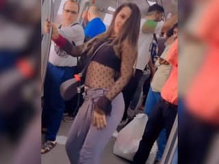 Video: લોકોથી ભરેલી ટ્રેનમાં અચાનક ડાન્સ કરવા લાગી યુવતી, કાકાનું રિએક્શન જોવા જેવુ