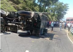 ਨੌਜਵਾਨਾਂ 'ਤੇ ਪਲਟੀ ਫੌਜ ਦੀ ਗੱਡੀ, 1 ਦੀ ਹੋਈ ਮੌਤ, ਗੁੱਸੇ 'ਚ ਆਏ ਪਿੰਡ ਵਾਲਿਆਂ ਘੇਰੇ ਫੌਜੀ, ਭਾਰੀ ਪੁਲਿਸ ਫੋਰਸ ਤਾਇਨਾਤ