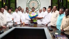 CM Jagan Meets Employees Union Leaders: కేబినెట్ నిర్ణయాల అమలుకు గడువు ఇచ్చిన సీఎం