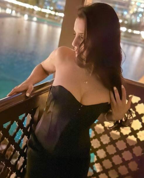 ਵਿਕਰਮ ਭੱਟ ਅਤੇ ਅਮੀਸ਼ਾ ਪਟੇਲ ਦਾ ਅਫੇਅਰ ਕਰੀਬ 5 ਸਾਲ ਤੱਕ ਚੱਲਿਆ। ਅਭਿਨੇਤਰੀ ਦੇ ਪਰਿਵਾਰ ਵਾਲਿਆਂ ਨੂੰ ਵੀ ਇਸ ਗੱਲ ਦਾ ਪਤਾ ਸੀ ਪਰ ਵਿਕਰਮ ਦੇ ਪਹਿਲਾਂ ਤੋਂ ਹੀ ਵਿਆਹੁਤਾ ਹੋਣ ਕਾਰਨ ਅਭਿਨੇਤਰੀ ਦੇ ਪਰਿਵਾਰ ਵਾਲੇ ਇਸ ਰਿਸ਼ਤੇ ਦੇ ਖਿਲਾਫ ਸਨ। ਇਸ ਗੱਲ ਦਾ ਜ਼ਿਕਰ ਖੁਦ ਅਮੀਸ਼ਾ ਨੇ ਕੀਤਾ ਹੈ।