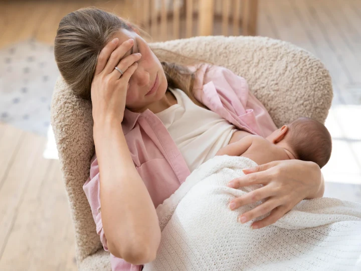 health tips know how to women cure postpartum depression in hindi डिलीवरी के बाद 22% माएं हो जाती हैं पोस्टपार्टम डिप्रेशन का शिकार, तो Dear Moms... इससे बचने के लिए ऐसे रखें अपनी मेंटल हेल्थ का ख्याल
