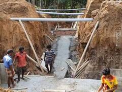 Karur: புகளூர் வாய்க்காலில் பராமரிப்பு பணியால் நீர் திறந்து விடுவதில் தாமதம் - நெற்பயிர்கள் கருகும் அபாயம்