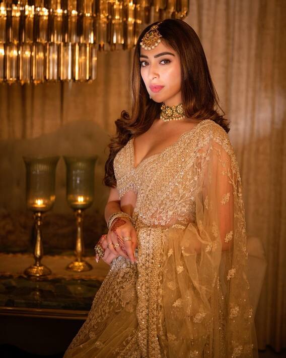 Raai Laxmi Photos:  ట్రెడిషనల్ డ్రెస్సులో తళుక్కుమన్న రత్తాలు