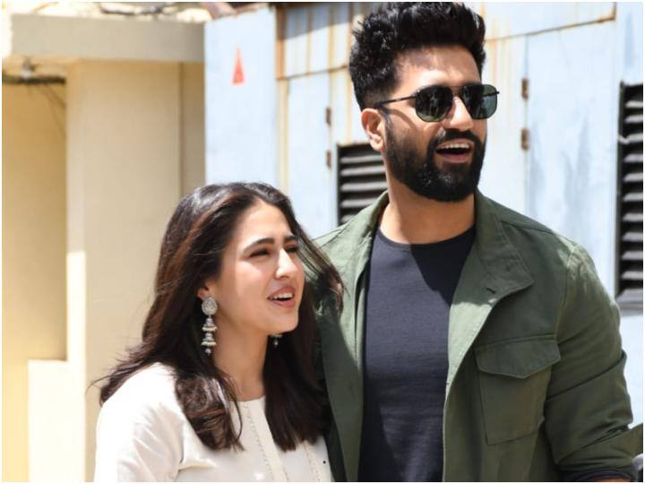 Vicky Kaushal reveals sara ali khan stole a pillow from the airport and then she carried it to next 3 states Whatt!!!! सारा अली खान ने एयरपोर्ट से चुराया था तकिया, विक्की कौशल ने खोली एक्ट्रेस की पोल