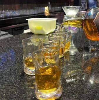 Trending: ਦਾਰੂ ਪੀ ਕੇ ਅੰਗਰੇਜ਼ੀ ਕਿਓਂ ਬੋਲਣ ਲੱਗ ਜਾਂਦੇ ਹਨ ਲੋਕ, ਜਾਣੋ Know why people start speaking English after drinking alcohol Trending: ਦਾਰੂ ਪੀ ਕੇ ਅੰਗਰੇਜ਼ੀ ਕਿਓਂ ਬੋਲਣ ਲੱਗ ਜਾਂਦੇ ਹਨ ਲੋਕ, ਜਾਣੋ