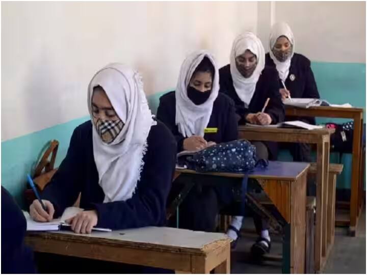 damoh Hijab Controversy state child protection commission claim over ganga jamuna school Damoh Hijab Controversy: गंगा-जमना स्कूल से फिर हुआ चौंकाने वाला खुलासा, मस्जिद के लिए बनाया था गुप्त रास्ता