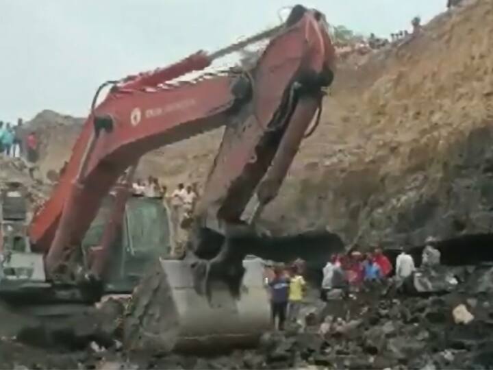 Jharkhand BCCL Open Mine Collapsed in Dhanbad 3 killed, many feared trapped Mine Collapsed: ప్రాణాలు తీసిన అక్రమ మైనింగ్, బొగ్గు గనిలో ప్రమాదం - శిథిలాల కింద బాధితులు