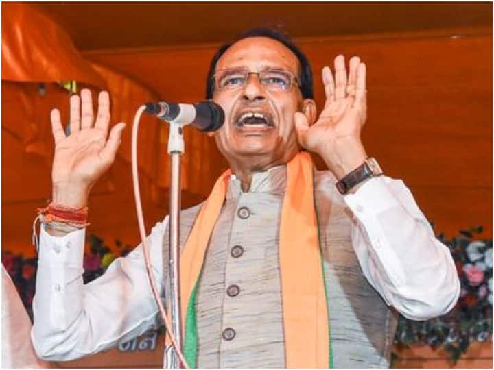 hijab controversy cm shivraj singh chouhan says schools will not allowed to participate in conversion activity Damoh Hijab Controversy: हिजाब विवाद पर एक्शन में CM शिवराज, कहा- 'स्कूलों को धर्मांतरण में शामिल...'