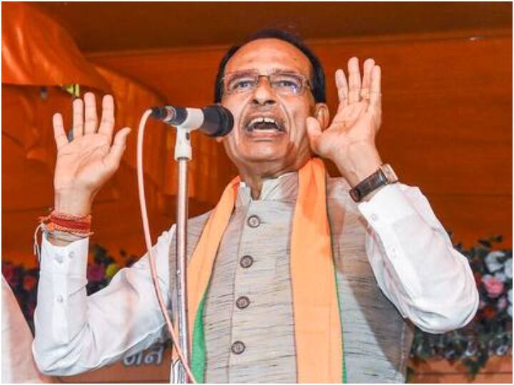 Damoh Hijab Controversy: हिजाब विवाद पर एक्शन में CM शिवराज, कहा- 'स्कूलों को धर्मांतरण में शामिल...' hijab controversy cm shivraj singh chouhan says schools will not allowed to participate in conversion activity Damoh Hijab Controversy: हिजाब विवाद पर एक्शन में CM शिवराज, कहा- 'स्कूलों को धर्मांतरण में शामिल...'