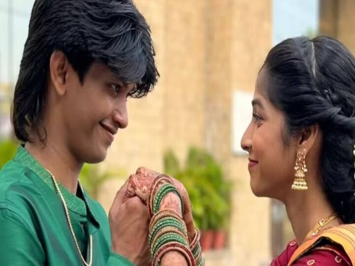 Kana Kaanum Kalangal Naresh and Madhavi engagement clicks goes viral online Naresh - Madhavi Engagement: டும்.. டும்.. கனா காணும் காலங்கள் ஜோடிக்கு விரைவில் திருமணம்..! குவியும் வாழ்த்துகள்..!