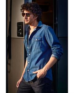 Mahesh Babu Shares BTS Pics From A Shoot; Wife Namrata Shirodkar Says 'Ufffff !'