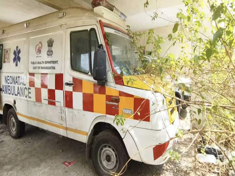 maharashtra news nandurbar news Fifty lakh rupees ambulance purchased to reduce child mortality in Nandurbar remains closed Nandurbar News : पन्नास लाखांची रुग्णवाहिका दहा महिन्यापासून धूळखात, नंदुरबारच्या दुर्गम भागात आरोग्य व्यवस्था सलाईनवर