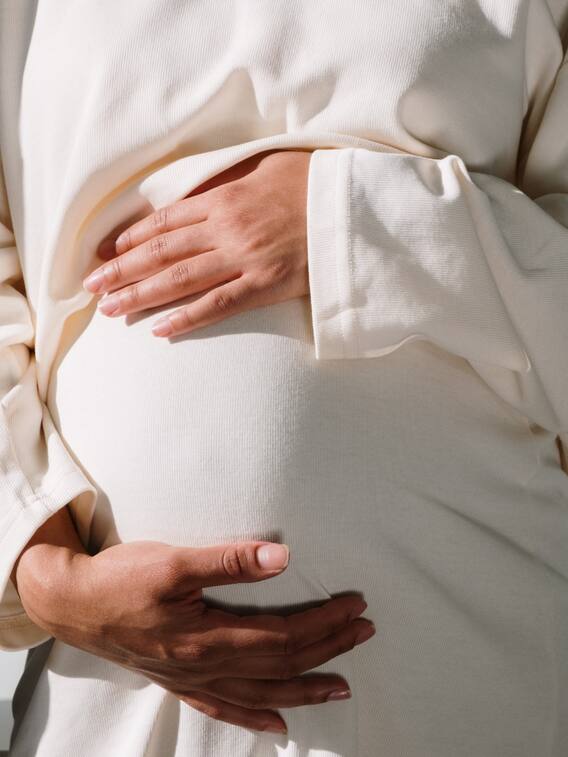 हेल्दी प्रेग्नेंसी के लिए इन आदतों से बनाएं दूरी