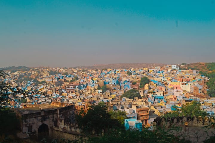 Most Expensive city of India: जगभरात अशी अनेक शहरं आहेत, जिथे राहण्यासाठी खूप खर्च करण्याची आवश्यकता असते. अशीच भारतात देखील अनेक शहरं आहेत.