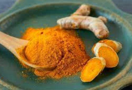 Side Effects Of Turmeric: ਹਲਦੀ ਨੂੰ ਆਯੁਰਵੇਦ ਦਾ ਖਜ਼ਾਨਾ ਮੰਨਿਆ ਜਾਂਦਾ ਹੈ ਕਿਉਂਕਿ ਇਹ ਸਾਡੇ ਸਰੀਰ ਨੂੰ ਕਈ ਤਰ੍ਹਾਂ ਨਾਲ ਲਾਭ ਪਹੁੰਚਾ ਸਕਦੀ ਹੈ ਪਰ ਕੁਝ ਲੋਕਾਂ ਨੂੰ ਇਸ ਮਸਾਲੇ ਦਾ ਸੇਵਨ ਨਹੀਂ ਕਰਨਾ ਚਾਹੀਦਾ।