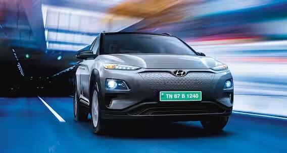 આ લિસ્ટમાં આગળનો નંબર હ્યૂન્ડાઈનો છે. Hyundai હાલમાં ભારતીય બજારમાં પોતાની બે ઇલેક્ટ્રિક કાર (Hyundai Kona અને Ionic 5) સેલ કરે છે. ગયા મહિને કંપનીએ પોતાના વાહનોના 163 યૂનિટ વેચ્યા હતા.