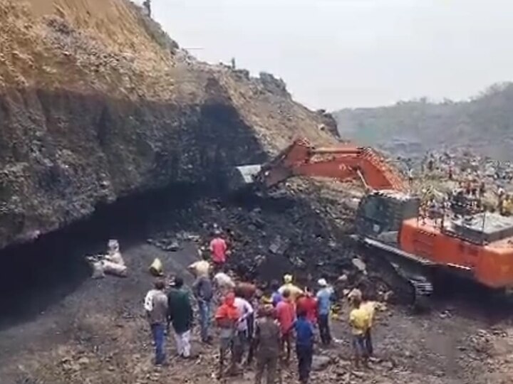 Jharkhand Mine Collapsed: धनबाद में अवैध खनन के दौरान धंसी खदान, 3 की मौत, कई लोगों के फंसे होने की आशंका