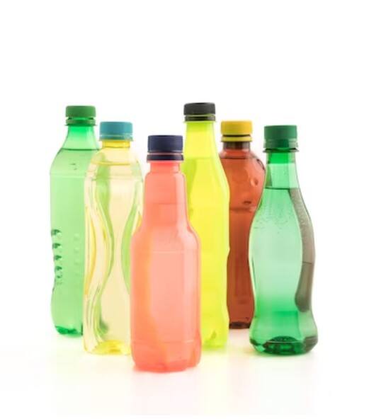 ਤੁਹਾਡੇ ਫਰਿੱਜ ਵਿੱਚ ਪਲਾਸਟਿਕ ਦੀਆਂ ਬੋਤਲਾਂ ਹੋਣਗੀਆਂ ਜਿਨ੍ਹਾਂ ਦੀ ਵਰਤੋਂ ਤੁਸੀਂ ਠੰਡਾ ਪਾਣੀ ਪੀਣ ਲਈ ਕਰਦੇ ਹੋਵੋਗੇ। ਤੁਸੀਂ ਉਨ੍ਹਾਂ 80 ਪ੍ਰਤੀਸ਼ਤ ਲੋਕਾਂ ਵਿੱਚੋਂ ਹੋ ਜੋ ਆਪਣੇ ਫਰਿੱਜ ਵਿੱਚ ਪਲਾਸਟਿਕ ਦੀਆਂ ਪਾਣੀ ਦੀਆਂ ਬੋਤਲਾਂ ਰੱਖਦੇ ਹਨ।