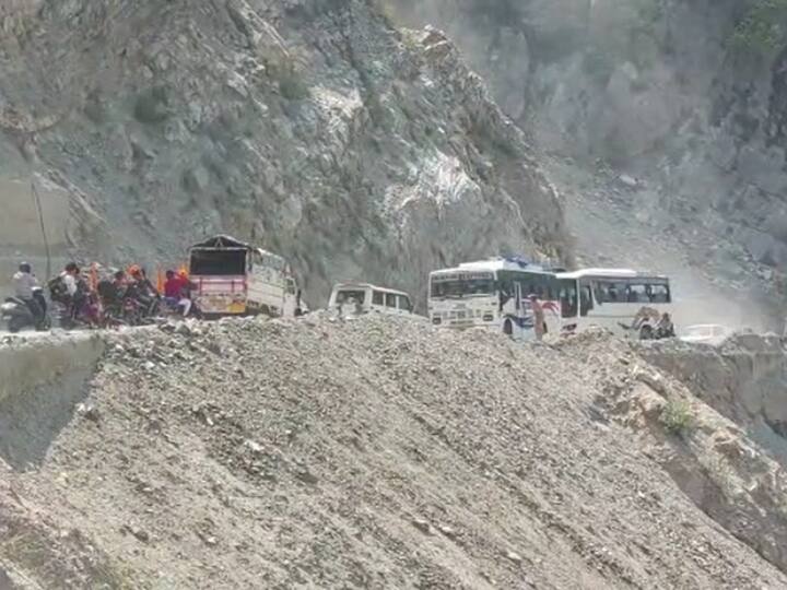 Chardham Yatra 2023 traffic jam on Badrinath highway due to heavy vehicles operation ANN Chardham Yatra 2023: बद्रीनाथ हाईवे पर घंटों लग रहा जाम, चारधाम की यात्रा पर जाने वालों के लिए बढ़ी मुसीबत