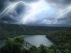 लाखों साल पुरानी है इस झील पर सालभर गिरती रहती है आसमान से बिजली, वैज्ञानिक भी हैं हैरान