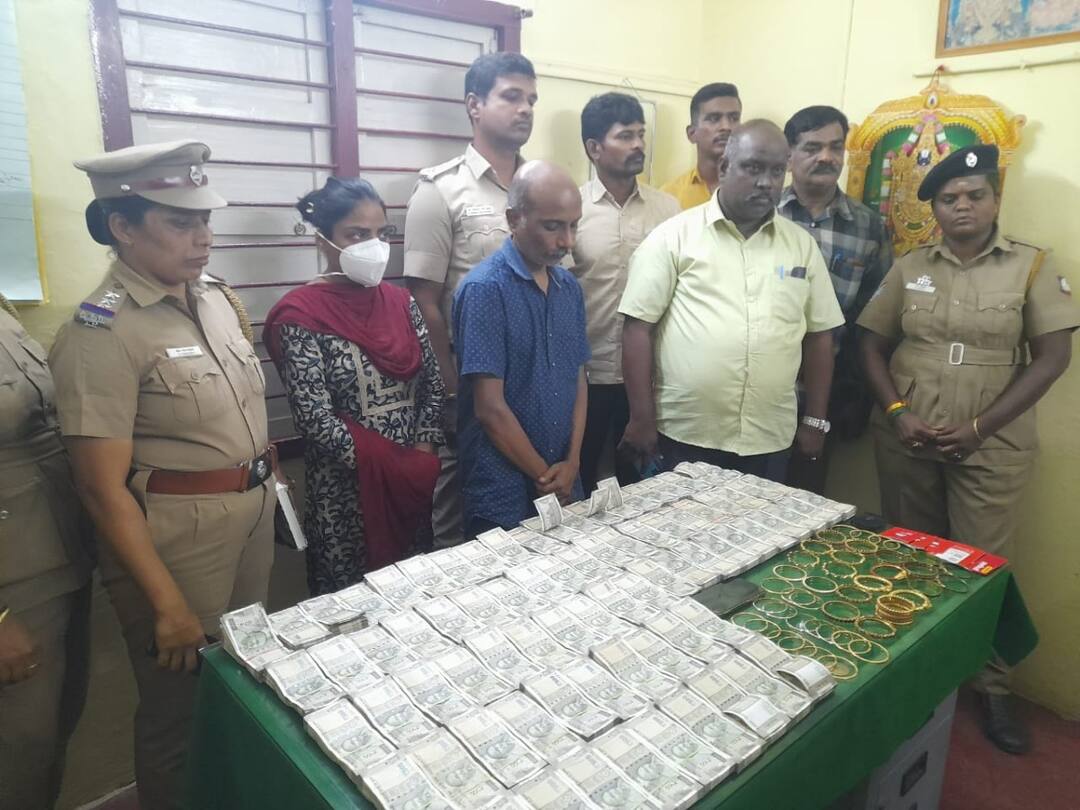 கோவையில் ரூ. 2 கோடி, 100 சவரன் நகை திருடப்பட்ட வழக்கு: பெண் உட்பட இருவர் கைது Two more arrested in Coimbatore case of theft of 2 crore rupees and 100 savaran jewels கோவையில் ரூ. 2 கோடி, 100 சவரன் நகை திருடப்பட்ட வழக்கு: பெண் உட்பட இருவர் கைது