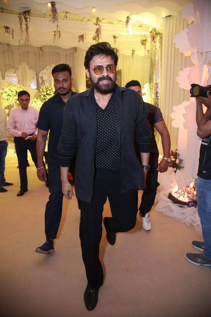 సెల‌బ్స్ రాక‌తో రిసెప్షన్ వేడుక‌ కనుల పండుగలా సాగింది.