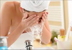 ਕੀ ਤੁਸੀਂ ਵੀ ਚਿਹਰਾ ਧੋਦੇ ਸਮੇਂ ਕਰ ਰਹੇ ਹੋ ਇਹ ਗਲਤੀਆਂ? ਦਿਨ 'ਚ ਕਿੰਨੀ ਵਾਰ ਕਰਨਾ ਚਾਹੀਦੈ Wash Face