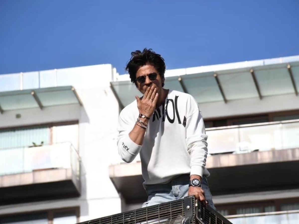 Shah Rukh Khan wore their son Aryan s hoodie??